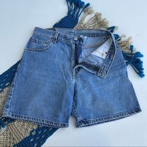 Vintage Levi’s Shorts Size 8 MIS High Rise Blue Light Washed